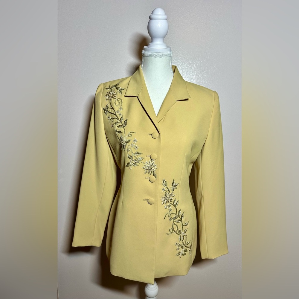 Le Suit Yellow Floral Embroidered Blazer